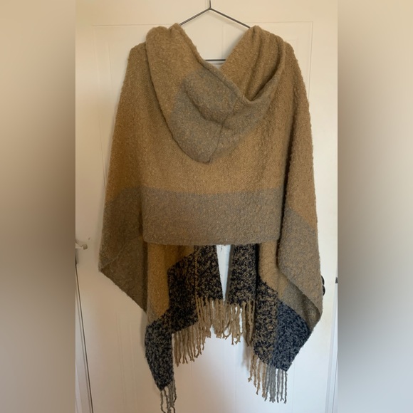 Shawl - Picture 2 of 2